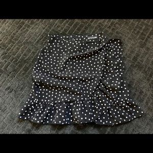 ▪️NWOT▪️Pretty Little Thing Skirt